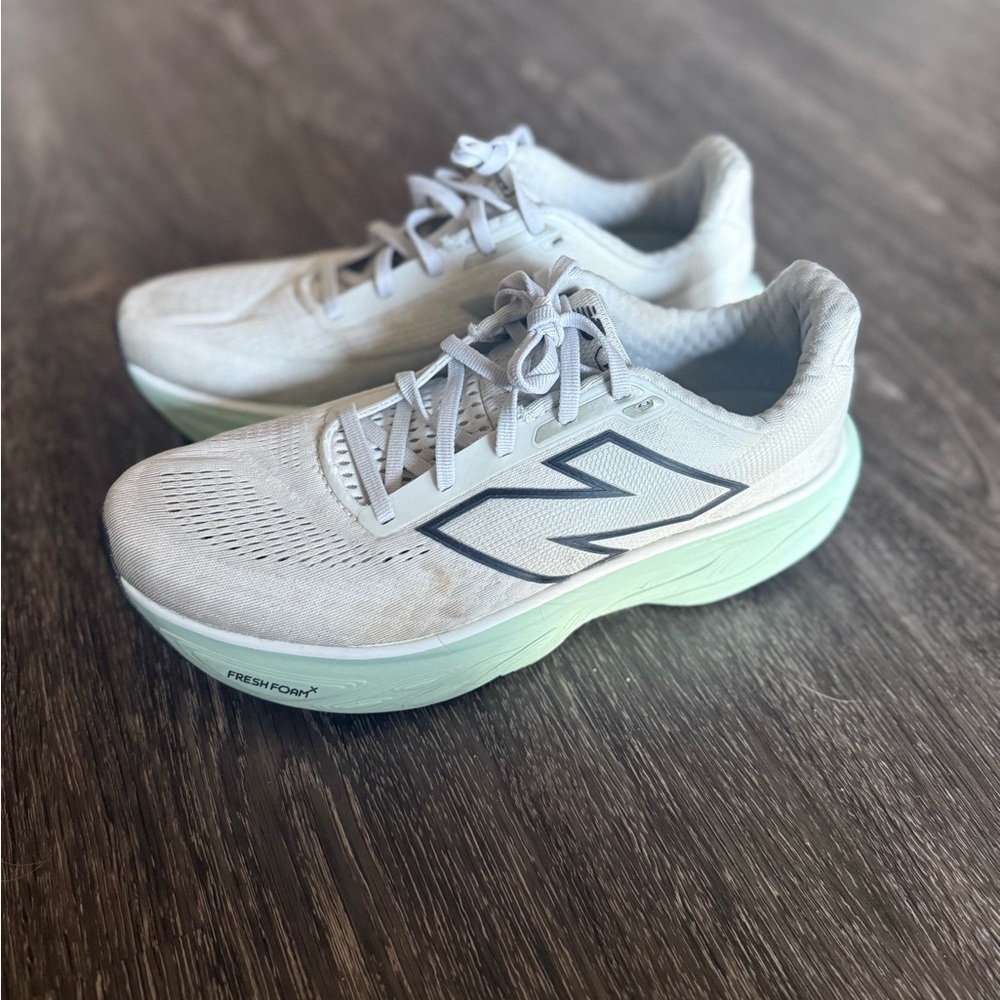 New Balance 1080 v13 - Picture 2 of 5